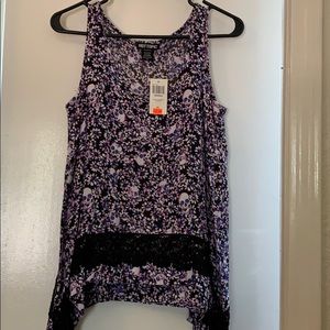 Hot topic tank never worn